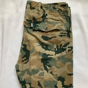 Levi’s Twill Camo Pants (W34, L34))
